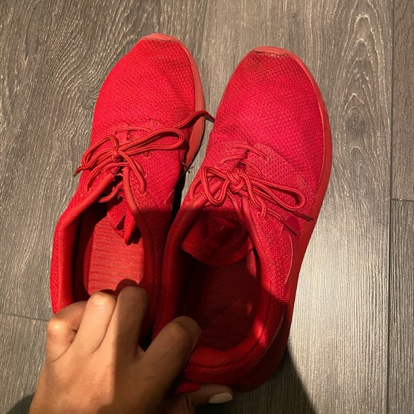 Red Roshe Size 10 women’s / Size 8 men - Picture 2 of 4
